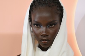 NOVA NAOMI KEMBEL: Ova manekenka je miljenica dizajnera, izgleda kao da je NACRTANA i ima duže noge od Lepe Brene: Danas je modna ikona, a njene nekadašnje kombinacije su ESTETSKI HOROR FILM