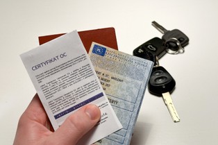 Wielkie kary za OC do zmiany. Nawet 1075 zł za dzień zwłoki. RPO: To niezgodne z konstytucją