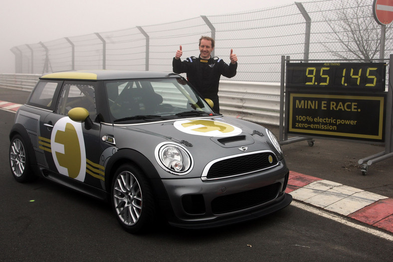 Rekord Mini E Race na słynnym torze Nürburgring-Nordschleife