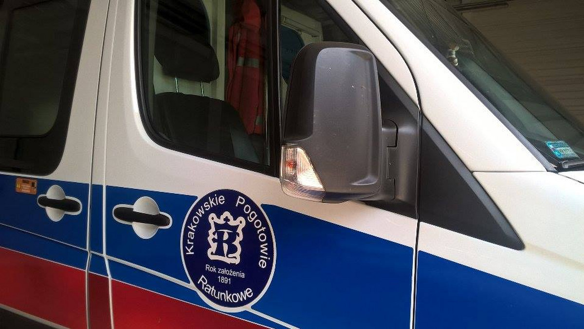 Funkcjonariusze BOR pomogli mężczyźnie, który zrzucił z siebie płonącą kurtkę – informuje stołeczna policja. Do zdarzenia doszło przed budynkiem MSWiA przy ulicy Rakowieckiej.