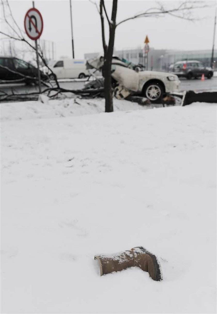 Auto rozpadło się na pół. 2 osoby nie żyją! ZDJĘCIA