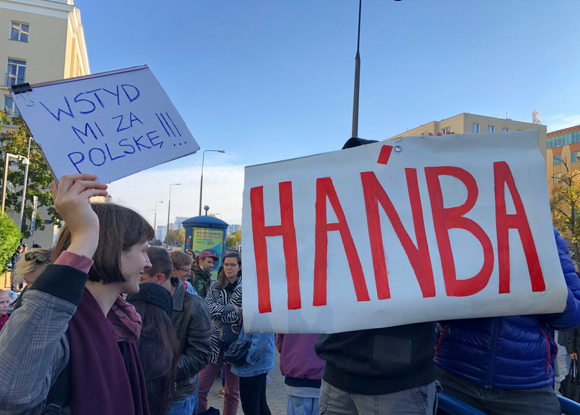 Rodzinny protest przeciwko wypychaniu uchodźców na granicy polsko-białoruskiej