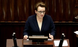 Opozycja wnioskuje o odrzucenie projektów reformy oświaty. "Wycofajcie się z tych zmian, nie krzywdźcie dzieci"