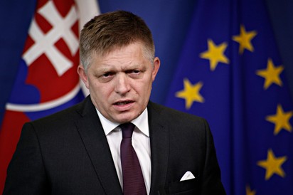 Robert Fico merénylet: túl van az életveszélyen a szlovák kormányfő
