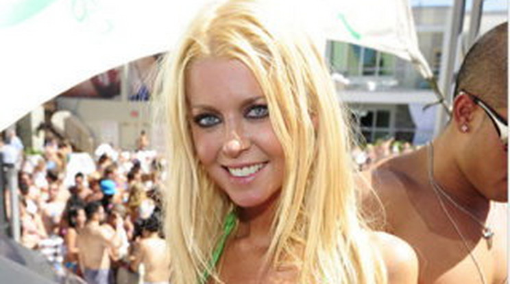 Tara Reid levetkőzött 