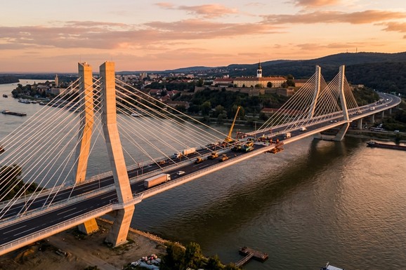 SPOJENO ARHITEKTONSKO ČUDO NA DUNAVU: Novi Sad dobio svoj peti most, pogledajte kako izgleda džin od 1.765 metara (FOTO)