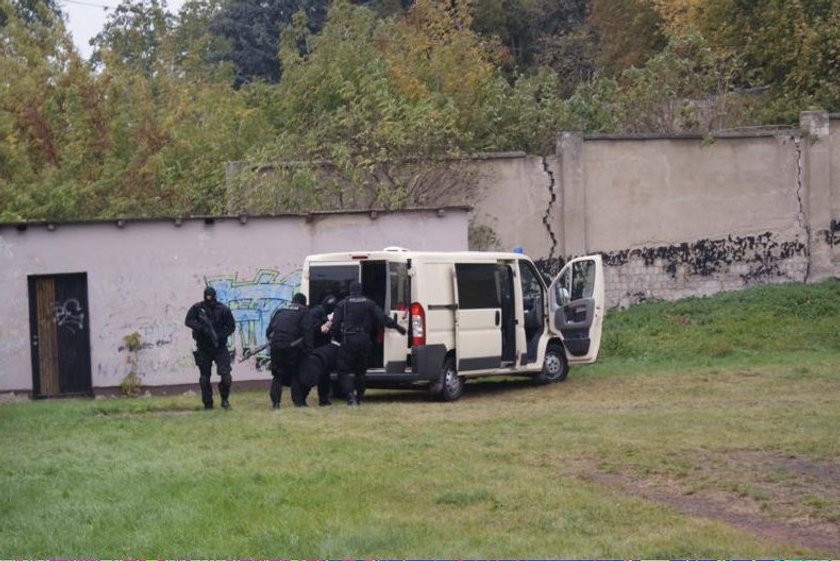 Bandyci uprowadzili dwoje uczniów i nauczycielkę