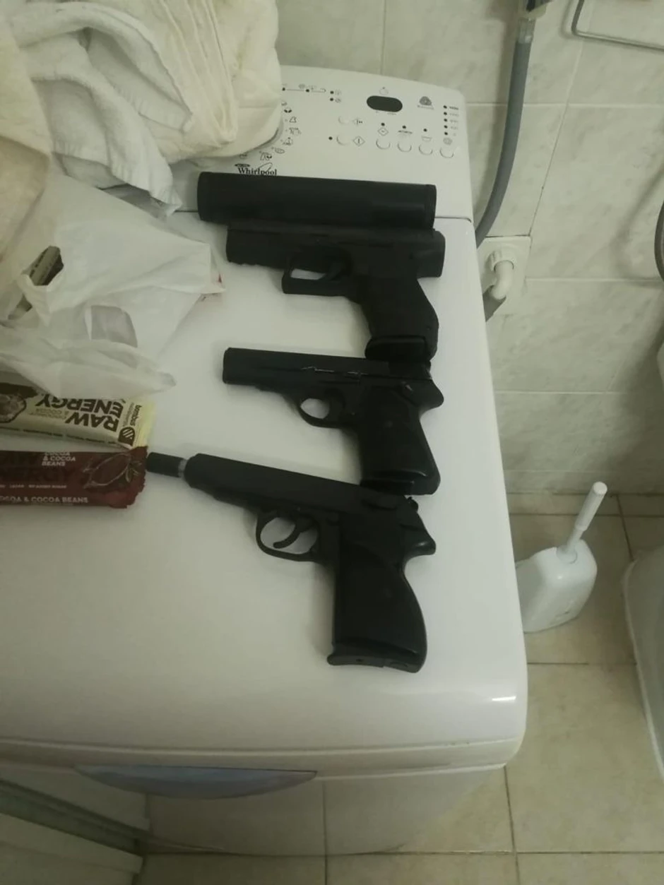 Pištolji zaplenjeni u akciji "Familia"