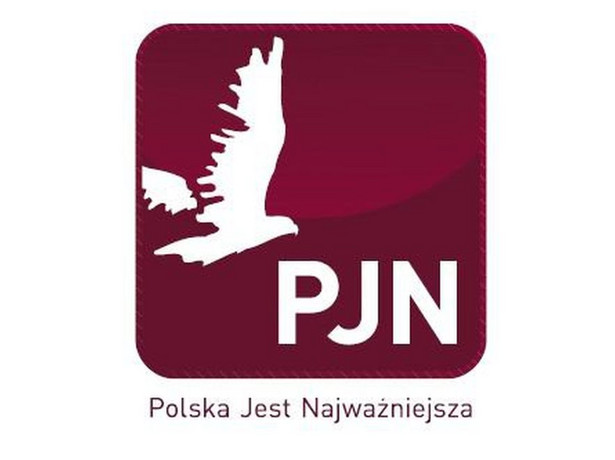 PJN robi konferencję przy rowie. O powodzi