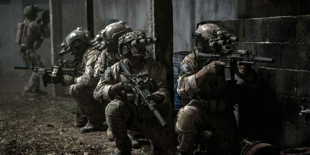 <b>Zero Dark Thirty</b><br /><br />
<b>Polska premiera - 8 lutego 2013></b><br /><br />
Film jest kroniką 10-letniego poszukiwania i zgładzenia Osamy bin Laden.