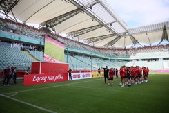 Michniewicz wprowadza nowinki technologiczne. Wielki telebim na treningu kadry