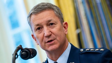 atak usa na iran przesądzony? najwyższy rangą amerykański generał ostrzega trumpa