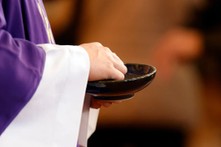 Czy w Środę Popielcową trzeba iść do kościoła? Czy uczestnictwo w mszy świętej w Środę Popielcową jest obowiązkowe?