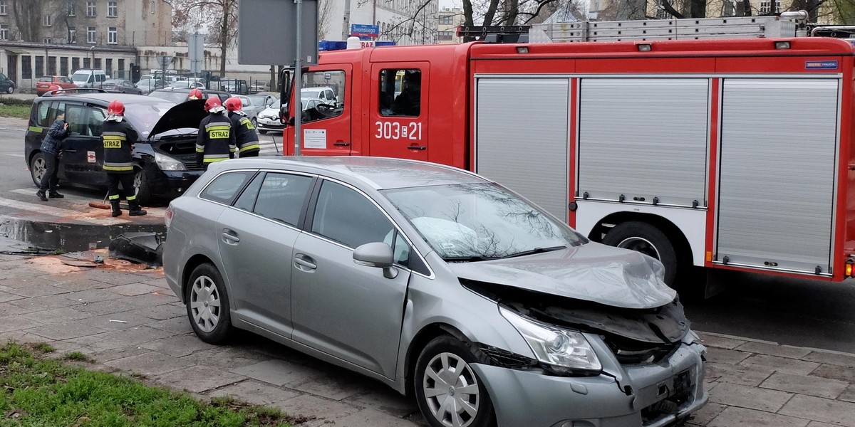 Zderzenie toyoty z taksówką