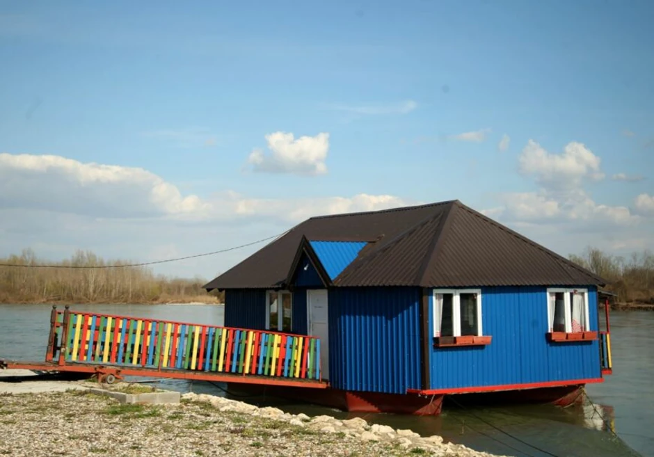 Splav na Drini kod Bijeljine