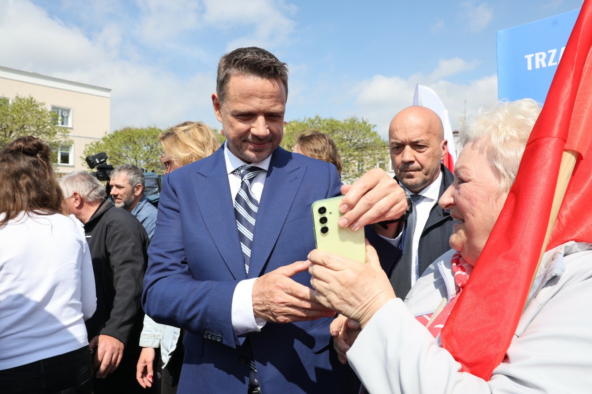 Komu z polityków najbardziej ufają Polacy? Świetny wynik lidera [SONDAŻ]