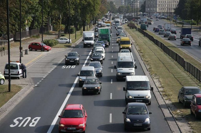 Koszą na buspasie 60 tys. zł dziennie