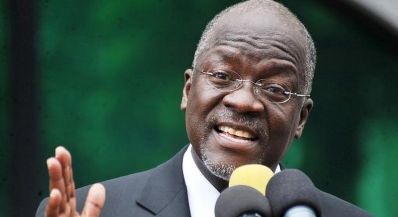 Tanzania's President John Pombe Magufuli addresses members of the ruling Chama Cha Mapinduzi Party (CCM) at the party's sub-head office on Lumumba road in Dar es Salaam, October 30, 2015. REUTERS/Sadi Said