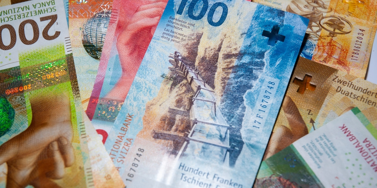 Obok dolara, euro, funta i jena frank szwajcarski to jedna z głównych walut wymienialnych na całym świecie