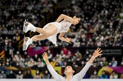 Riku Miura i Ryuichi Kihara ze złotym medalem MŚ w łyżwiarstwie figurowym