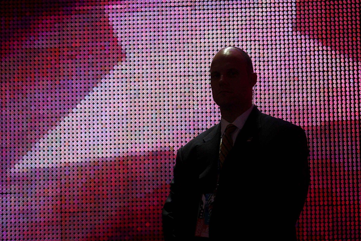 Dobry ochroniarz jest mało widoczny, lecz wszystko widzi. Fot. Bloomberg