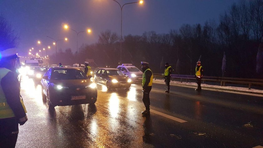 Pan Wojciech nie zdążył na pogrzeb siostry. Wszystko przez akcję policji