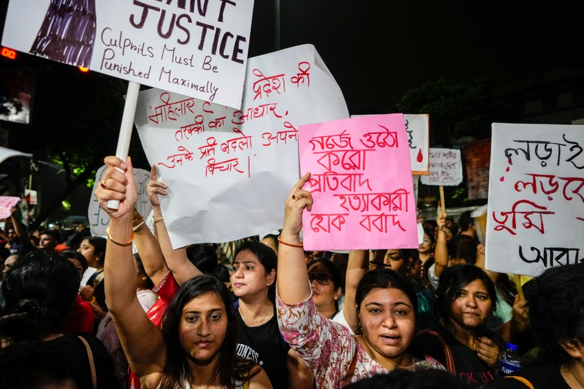 Protesti u Kakluti, Indija, 14. avgusta, nakon ubistva i silovanja doktorke