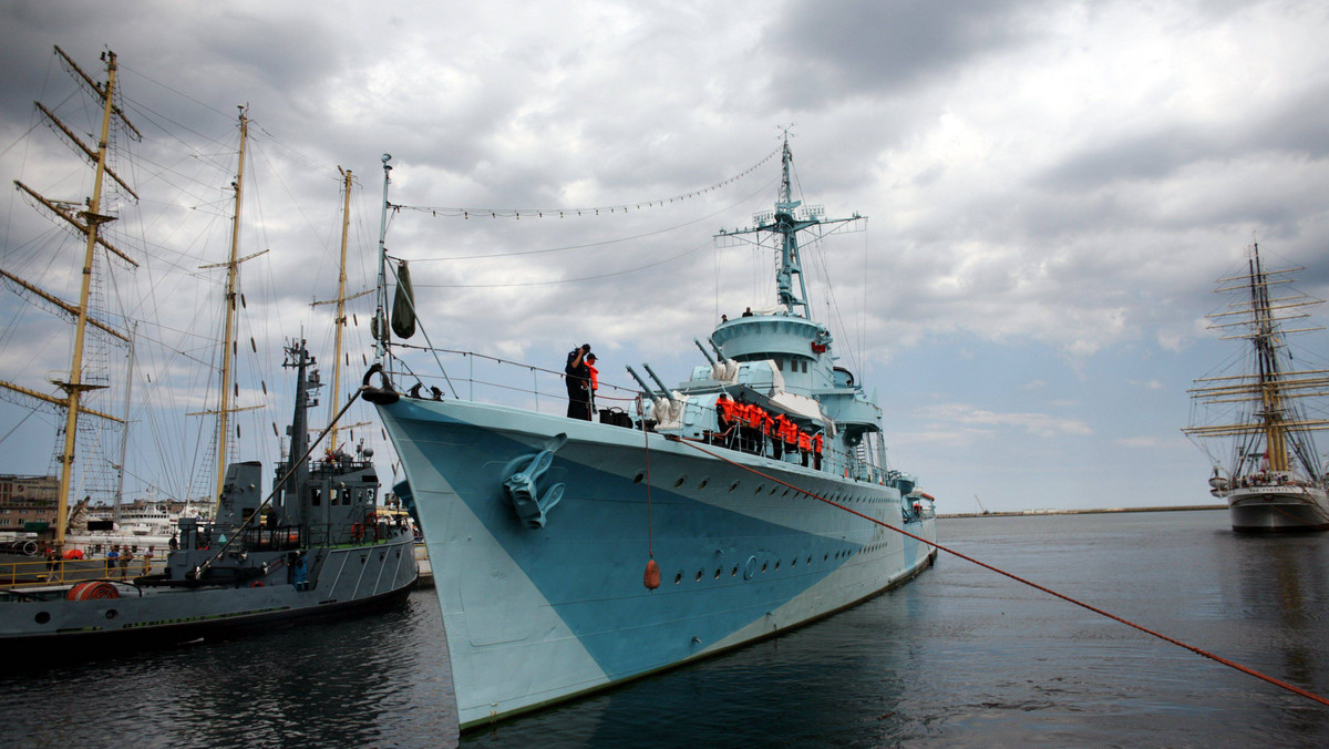 Parada z udziałem kilkunastu okrętów polskich, litewskich, łotewskich i rosyjskich była głównym punktem kończących się w niedzielę w Gdyni obchodów Święta Morza połączonego ze Świętem Marynarki Wojennej.