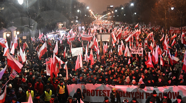 Ellenzéki tüntetés Lengyelországban / Fotó: MTI/EPA/PAP/Radek Pietruszka