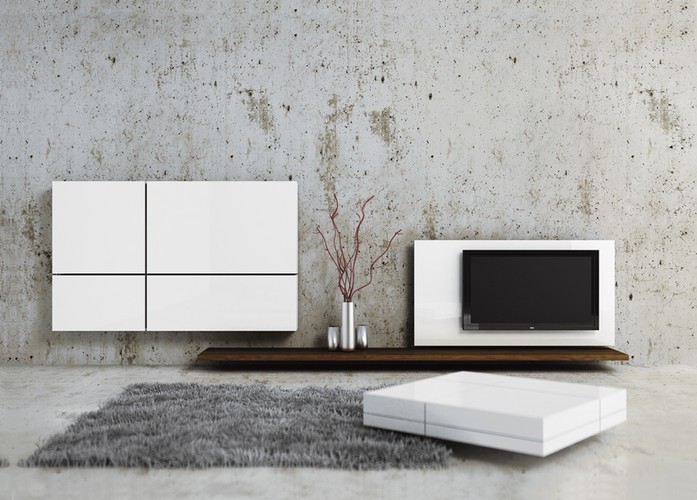 Warto podkreślić, że fiskus pozwala, aby pieniądze ze sprzedaży nieruchomości wydać na spłatę kredytu mieszkaniowego. Można wtedy te pieniądze potraktować jako wydatki na własne cele mieszkaniowe. Ale Uwaga! Prawo nie jest w tym względzie klarowne i nawet w poszczególnych interpretacjach można znaleźć różne rozwiązania tego problemu. Znaleźć można interpretacje, z których wynika, że pieniądze ze sprzedaży wydane na spłatę kredytu zaciągniętego na zakup tego samego mieszkania można zakwalifikować jako wydatki na własne cele mieszkaniowe. W innych dokumentach obowiązuje natomiast linia orzecznicza, zgodnie z którą do wydatków na własne cele mieszkaniowe można zaliczyć tylko pieniądze ze sprzedaży mieszkania A, które zostaną przeznaczone na spłatę kredytu zaciągniętego na zakup mieszkania B. Takie wnioski płyną na przykład z Interpretacji numer IPTPB2/415-632/11-3/AK.