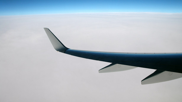 Widok z okna podczas lotu samolotem