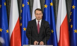 Sikorski na drugiej konferencji: Zawiodła mnie pamięć. Nie było spotkania Tusk-Putin