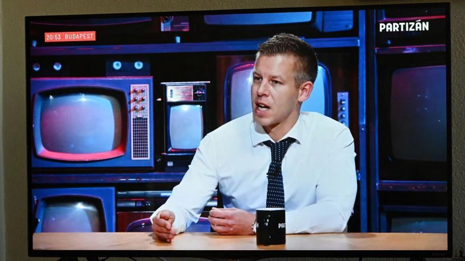 Veliki broj Mađara je gledalo Mađarev intervju 14. februara 2024. godine, u kojem je oštro kritikovao Orbanovu stranku | Foto: ATTILA KISBENEDEK/AFP