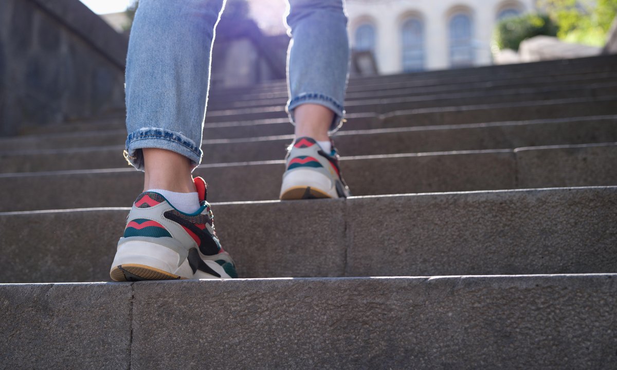 Masywne trampki idą w odstawkę. Tego lata królują inne buty