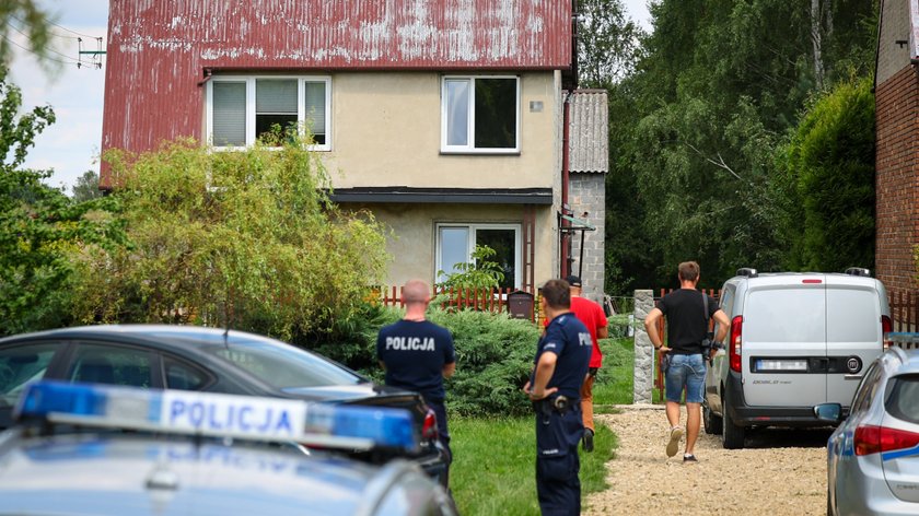 Są zarzuty za zabójstwo matki i córki pod Częstochową. Zatrzymany ich sąsiad. Przed zbrodnią dopuścił się innego potwornego czynu...