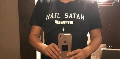 Chciała polecieć w koszulce "Hail Satan". Obsługa wstrzymała lot