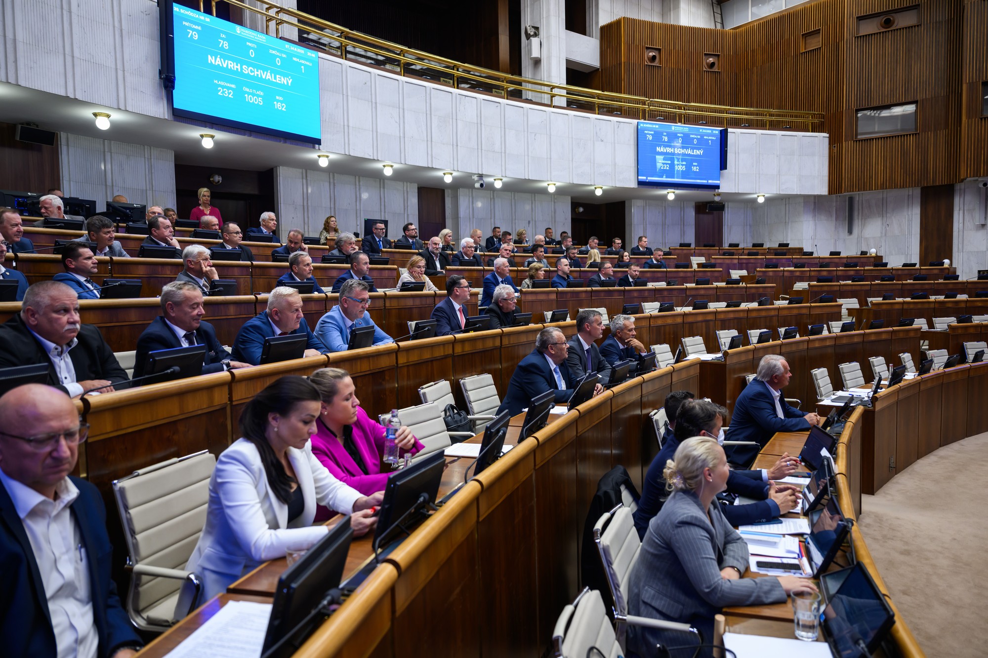 Hlasovanie o konsolidačnom balíku na budúci rok počas 39. schôdze Národnej rady (NR) SR v Bratislave.