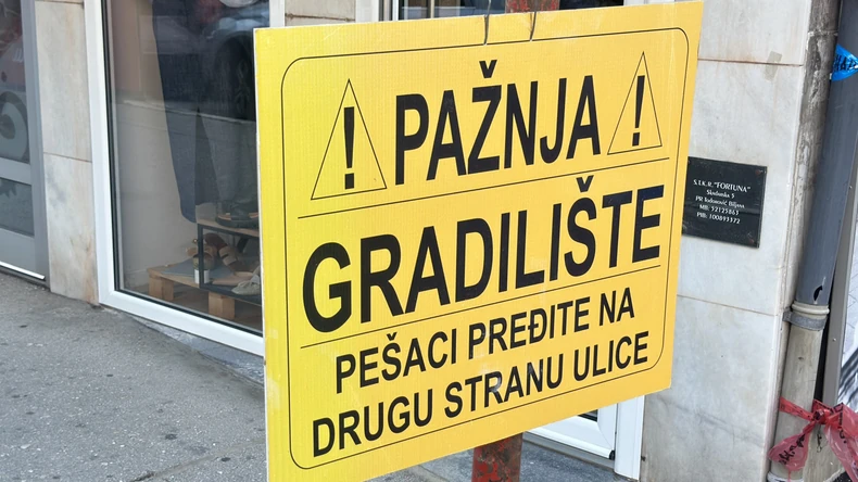 Na lice mesta postavljena tabla upozorenja