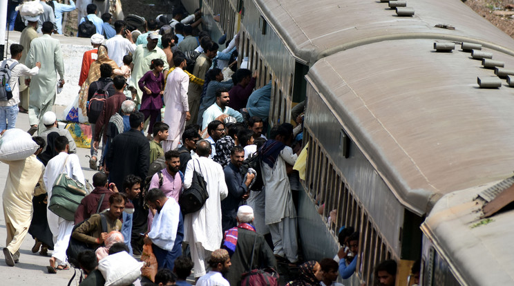 Legalább 19-en meghaltak és 50-en megsérültek, amikor egy vonat kisiklott Pakisztán déli részén / Illusztráció: Northfoto