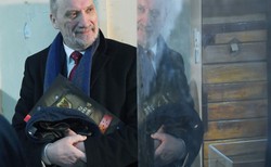 "Pycha osiągnęła w PiS Himalaje hipokryzji". "SE": Ludzie Macierewicza wydali 15 mln służbowymi kartami