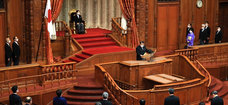 Japonia: Partia pozwoli kobietom obserwować zebrania, ale muszą milczeć