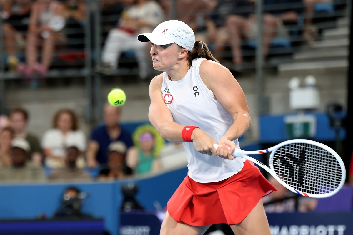 Iga Świątek w pojedynku z Coco Gauff ze Stanów Zjednoczonych podczas finału tenisowego turnieju United Cup w Sydney