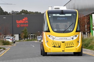 Elektryczny autobus autonomiczny rusza na ulice południowej Australii [ZDJĘCIA]