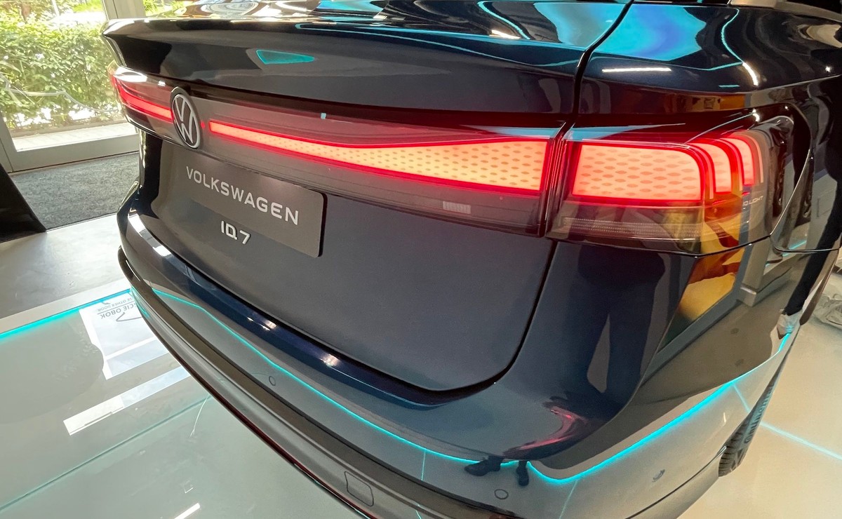 Volkswagen ID.7 już dostępny w Polsce. Ile kosztuje eklektyczny Passat?