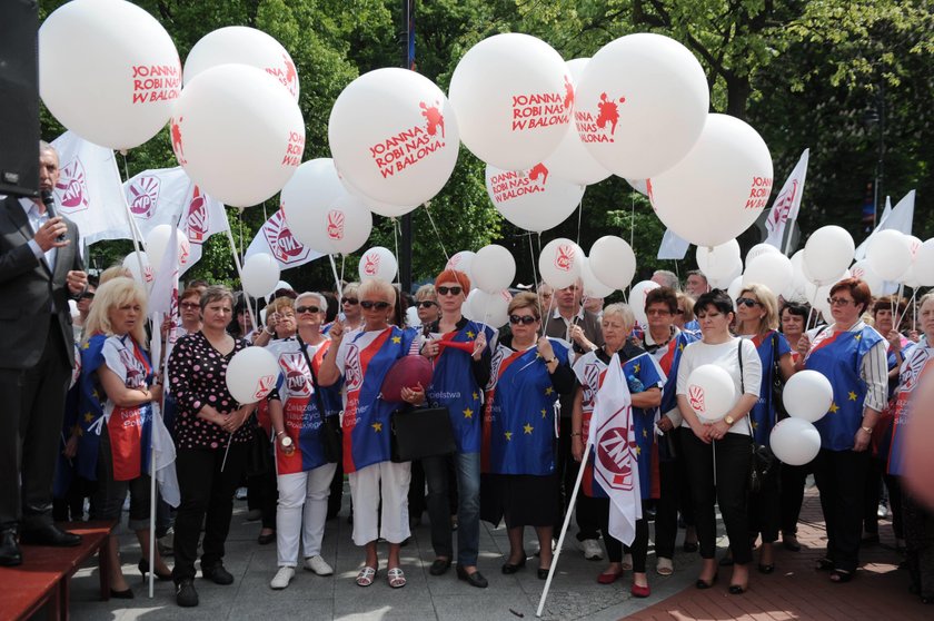 Demonstracja nauczycieli pod Kancelarią Premiera