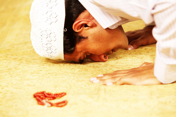 Muzułmanin w czasie modlitwy