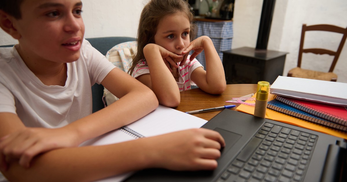 Trzy godziny dziennie. Tyle wystarczy, aby zacząć niszczyć psychikę