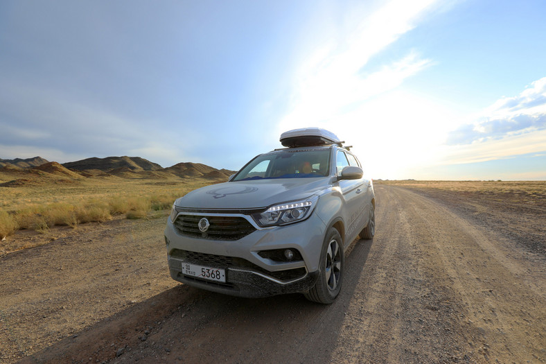 Pięć nowych SUV Rexton przebyło trasę 13 000 km na własnych kołach - wyprawa Trans Eurasia