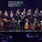 Paul McCreesh dyryguje brytyjskim zespołem Gabrieli Consort & Players podczas finałowego koncertu festiwalu Actus Humanus Nativitas w Gdańsku, 15 grudnia 2019 r.