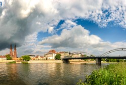 Sztab kryzysowy w Opolu obraduje: Poziom Odry blisko stanu alarmowego